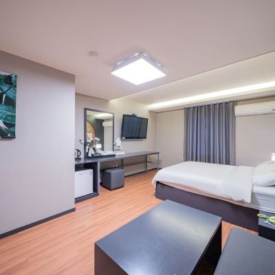 Deluxe Double (Non-Face-to-Face Private Parking) | Latex Bedding) Gyeongju COZA Hotel 쿠폰