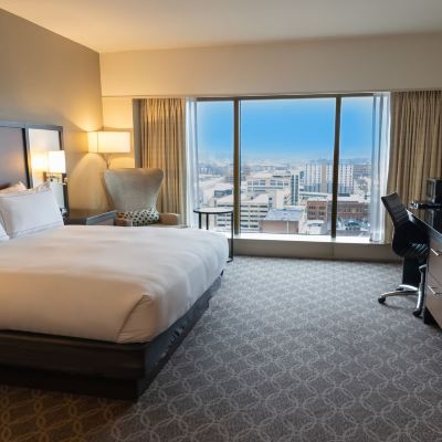 King Room DoubleTree by Hilton Hotel Cedar Rapids Convention Complex Promo Code