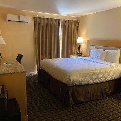 Accessible King Room with Kitchenette