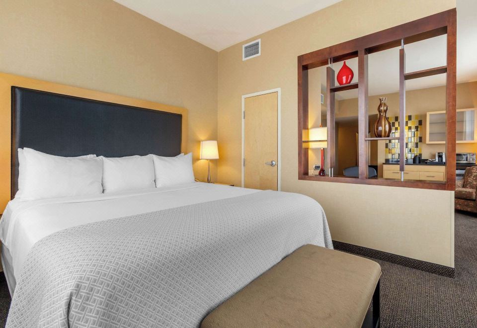 套房， 1 张特大床和 1 张梳化床， 无烟房， 山景