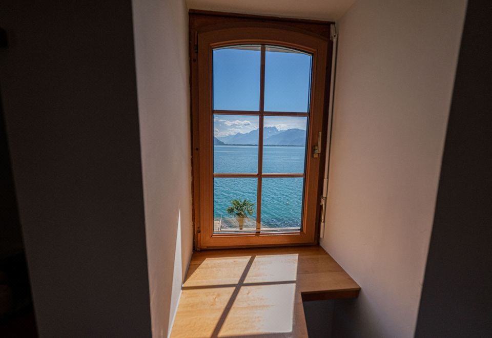 標準房帶陽臺，花園和湖景