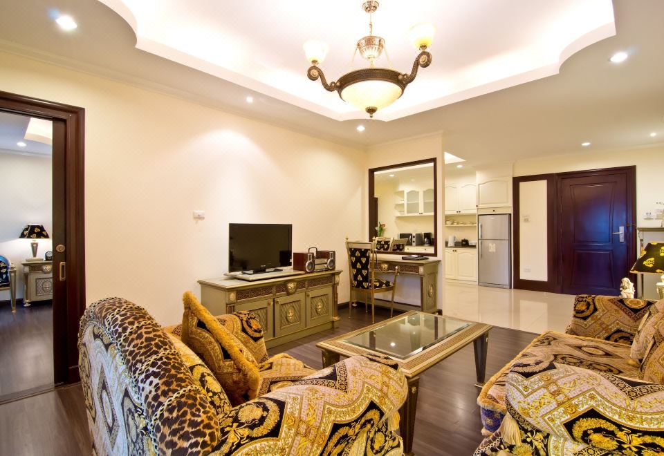 LK Royal SuiteVersace Suite