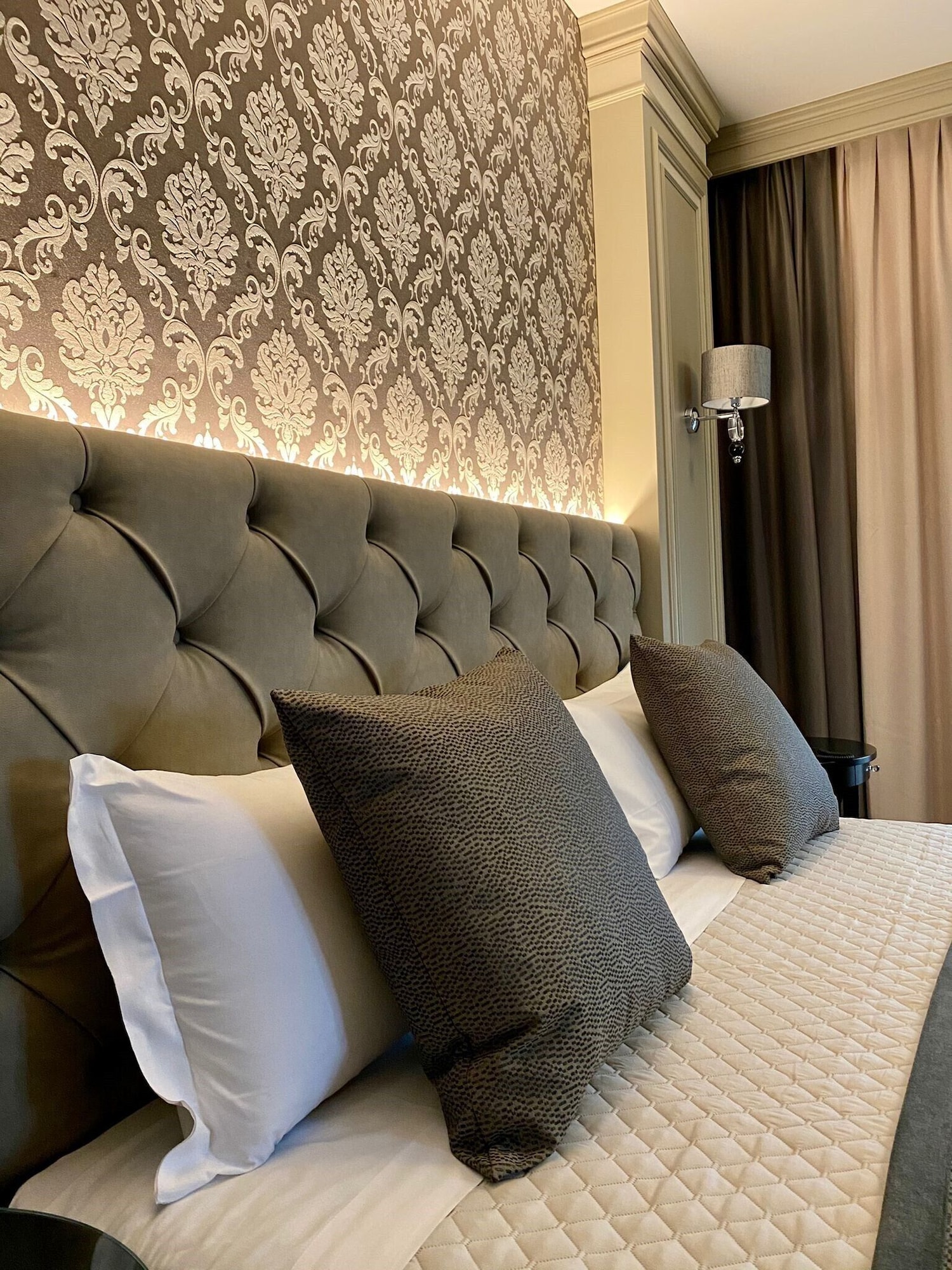 精致特大床套房