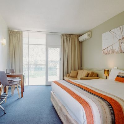 Riverside King Room Artesian Spa Motel Promo Code