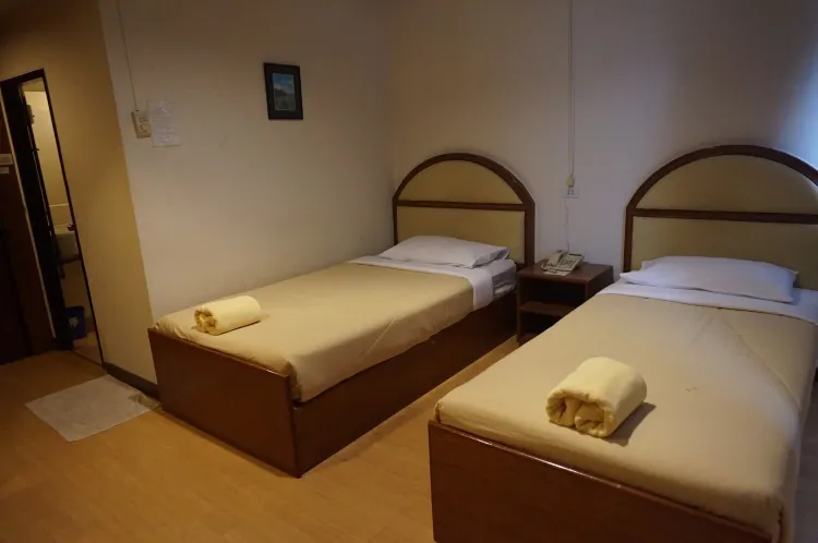 ห้องมาตรฐานเตียงแฝดพร้อมเครื่องปรับอากาศ