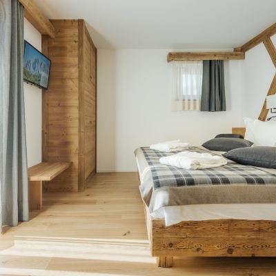 Suite Queen Deluxe Tofana Camina Suite & Spa Promo Code