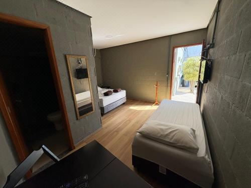 标准三人一室公寓