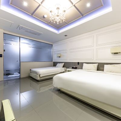 Suite Twin (Bathtub, Double Bed, Single Bed) 쉘스톤 여수 쿠폰