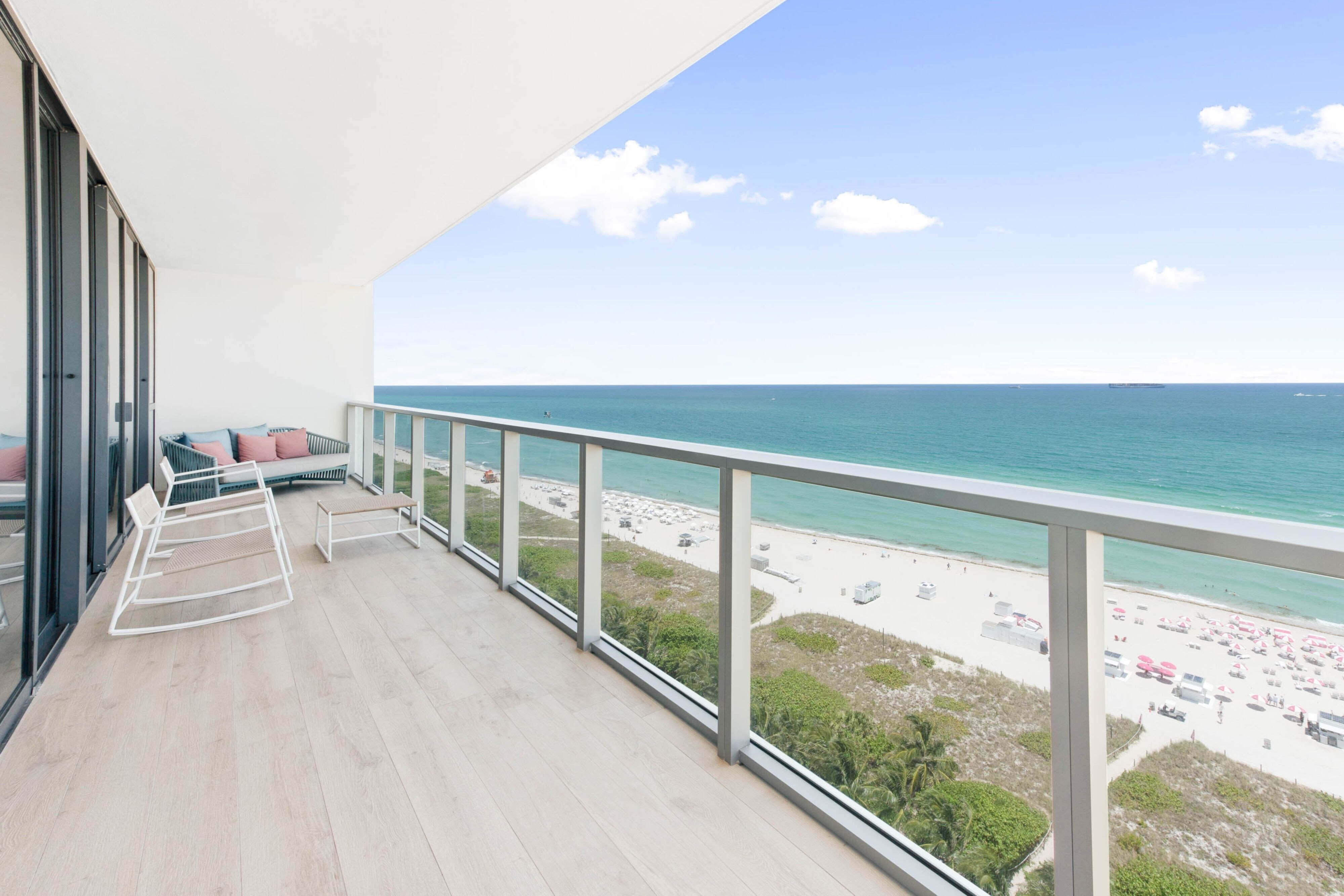 奢华海滨3.5卧室套房，高楼层，阳台