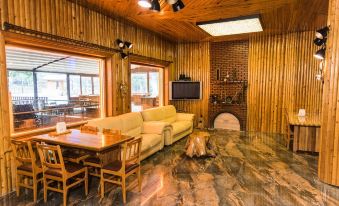 Resort Kaman Hotel - Housity