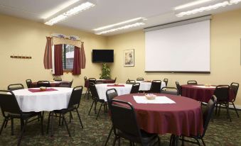 Howard Johnson by Wyndham Leavenworth - Housity