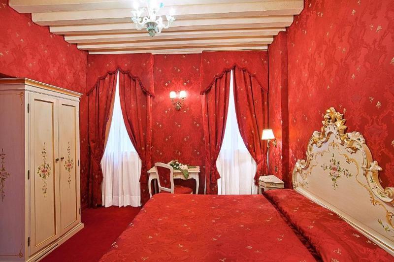 Discover Graspo De Ua, hotel in Venice Italy near train station