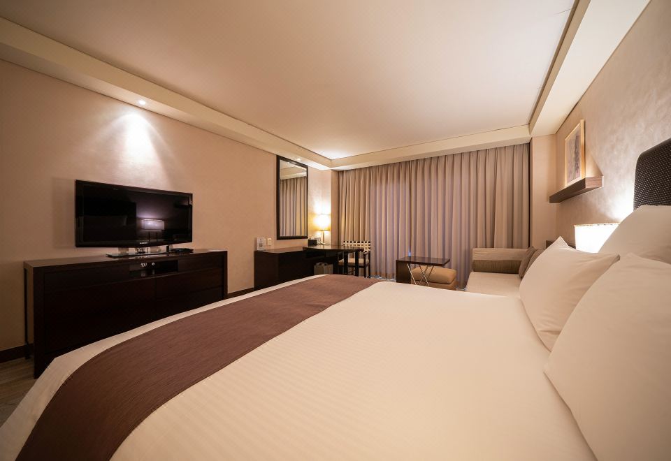 InterContinental Hotels ALPENSIA PYEONGCHANG RESORT by IHGStandard King Room With Village View