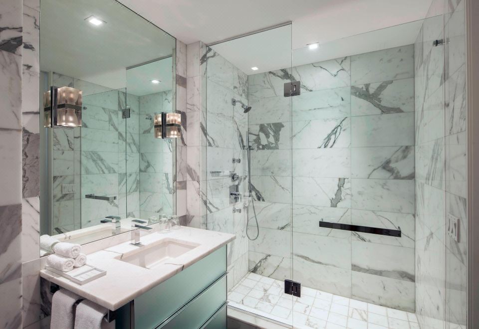 升級版e-Wow，三臥室套房，臥室1: 1張特大床，臥室2：1張特大床，臥室3: 1張特大床