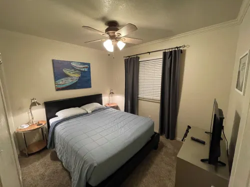 Entire  Fresno/Clovis 2 bedroom bungalow