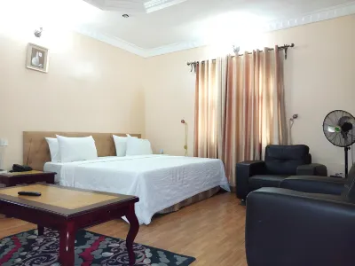 First Laurel Hotel & Suites Ξενοδοχεία στην πόλη 