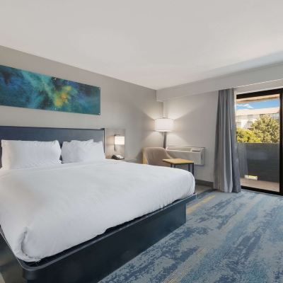 Upgrade King Room - Non-Smoking Clarion Pointe Promo Code