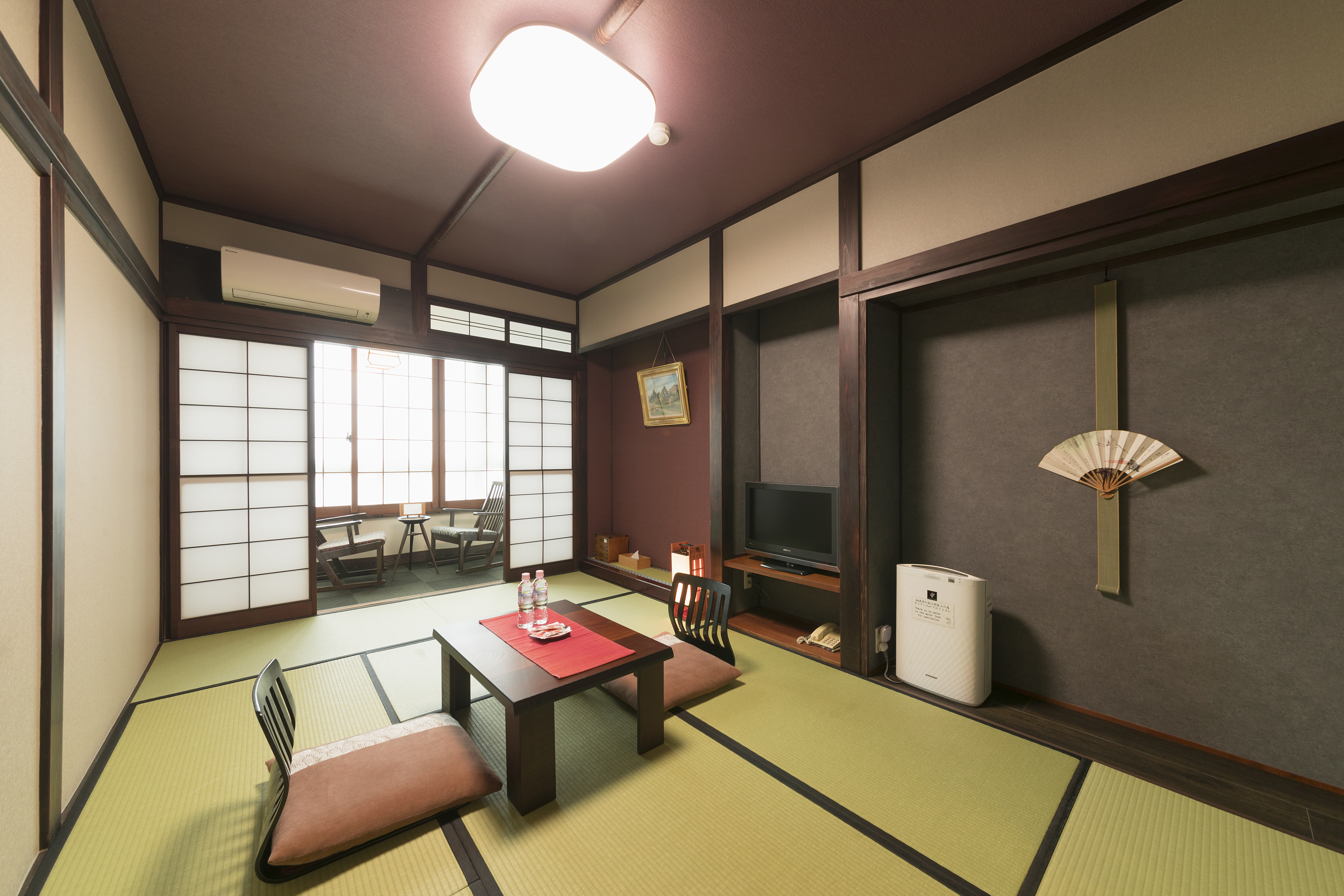 宁静的日式房间，8个榻榻米 + 宽敞的阳台 【带浴室和衞生间】 【日式房】 【无烟】