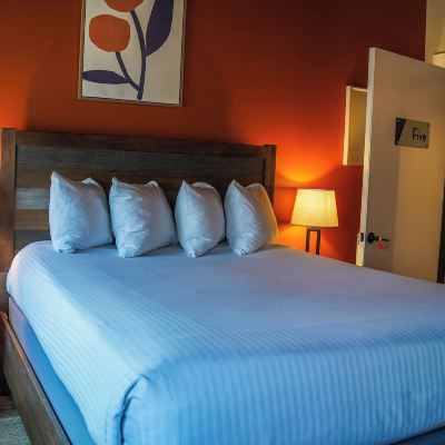 Room (the Easthampton Room) Old Mill Inn Promo Code