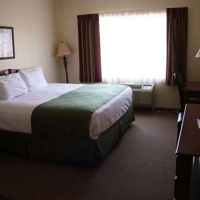 Deluxe King Room with Jetted Tub Edgewood Hotel & Suites Promo Code