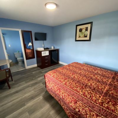 Queen Room-Smoking Red Carpet Inn & Suites Wrightstown Promo Code