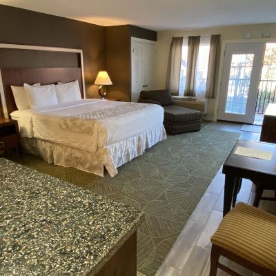Executive Triple Room, 1 King Bed, Kitchenette, Courtyard View Cascades Inn Promo Code