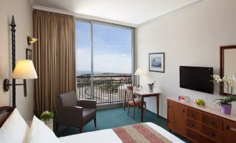 Golden Crown Hotel - Housity
