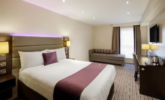 Premier Inn Stockport Central - Housity