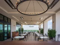 Hotel Avail Rogers, Tapestry Collection by Hilton