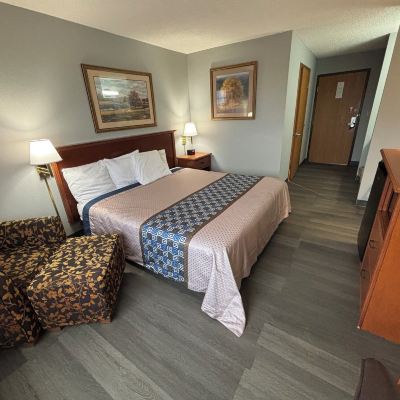 Standard Room, 1 King Bed, Bathtub Grab Bars, Ground Floor Covered Bridge Inn Promo Code