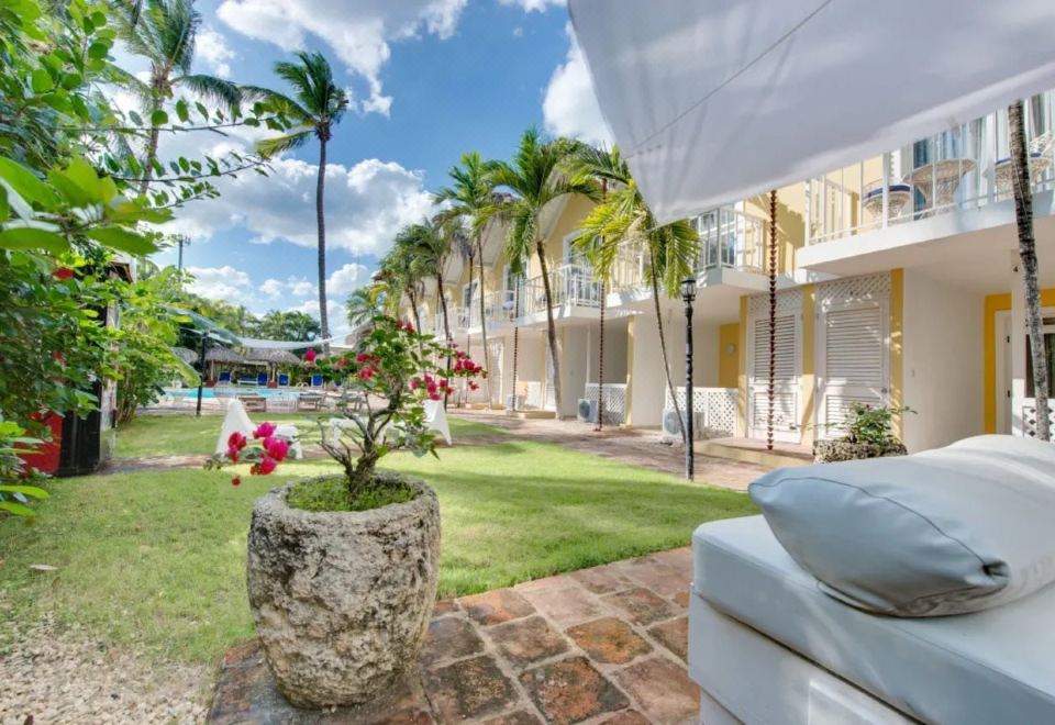 Hotel Cabana Elke, Exterior, Garden