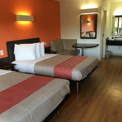 Double Room with Two Double Beds - Accessible/Smoking