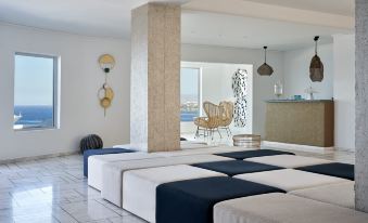 Kouros Hotel & Suites
