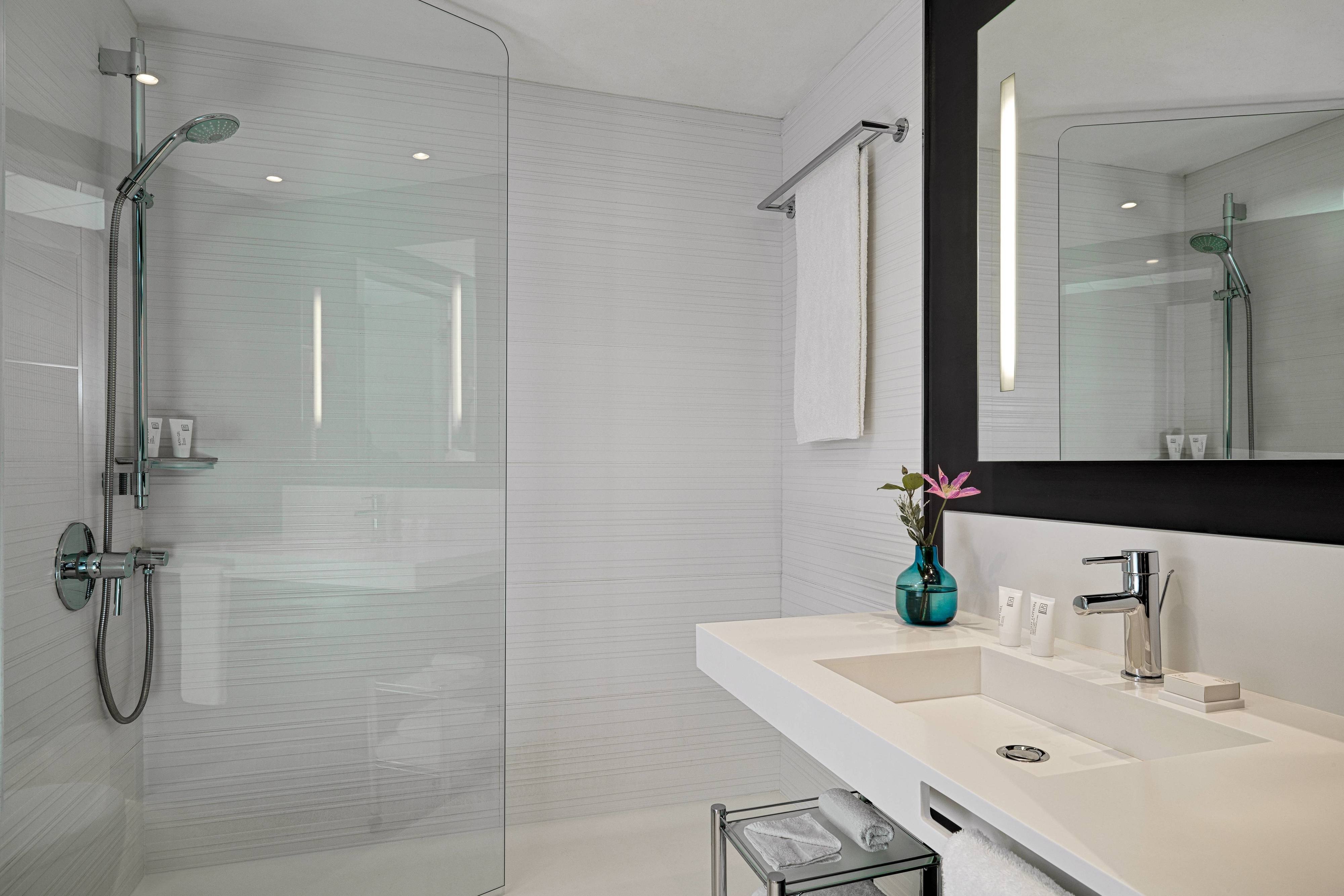 部分海景豪华特大床房