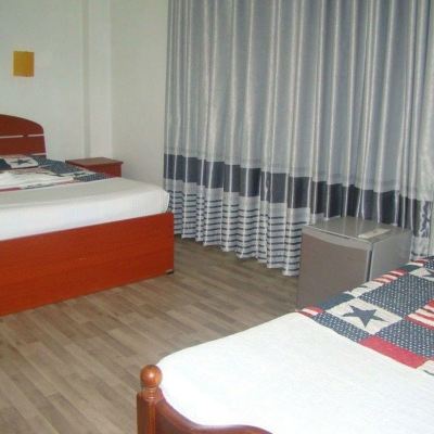 Basic Double Room, Multiple Beds, Mountain View