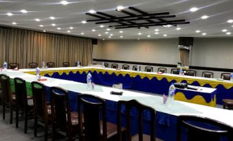 Bloom Star Hotel - Housity