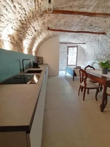 带露台一室公寓