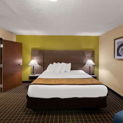 Suite-1 King Bed, Non-Smoking, Jacuzzi, Microwave and Refrigerator, High Speed Internet Access