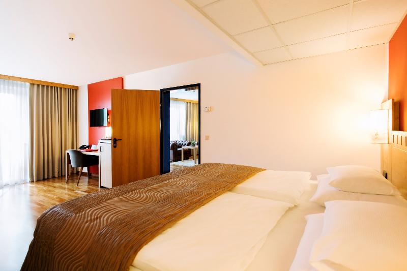 Rogner Hotel Tirana套房套房blv