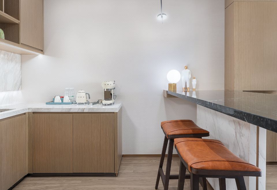 逸衡套房·书房·湖景（智能健身FITURE魔镜）