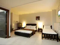 Holiday Plaza Hotel Hotele w: 