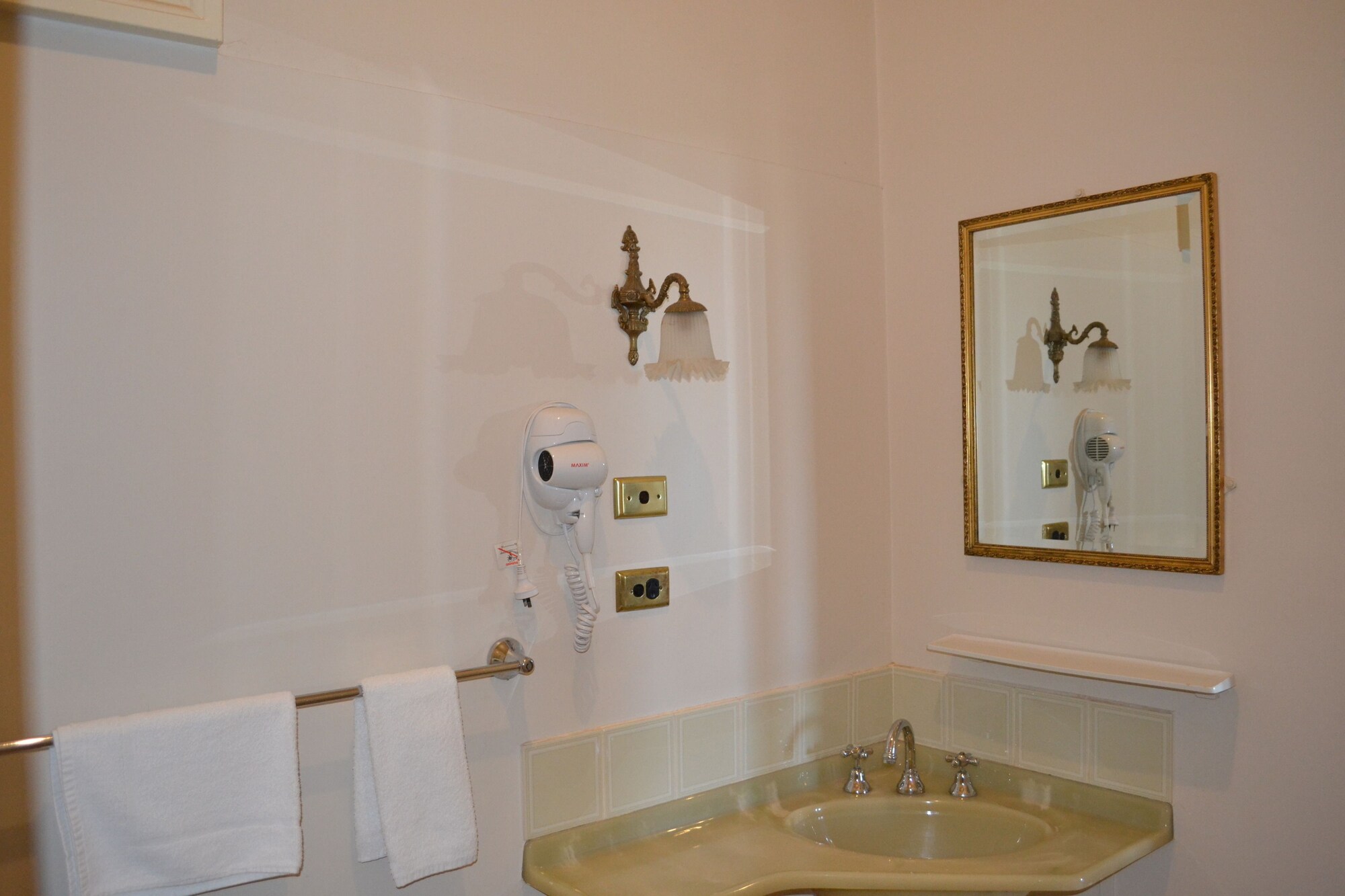 Hydro HotelStandard Twin Room With Balcony-Non-Smoking