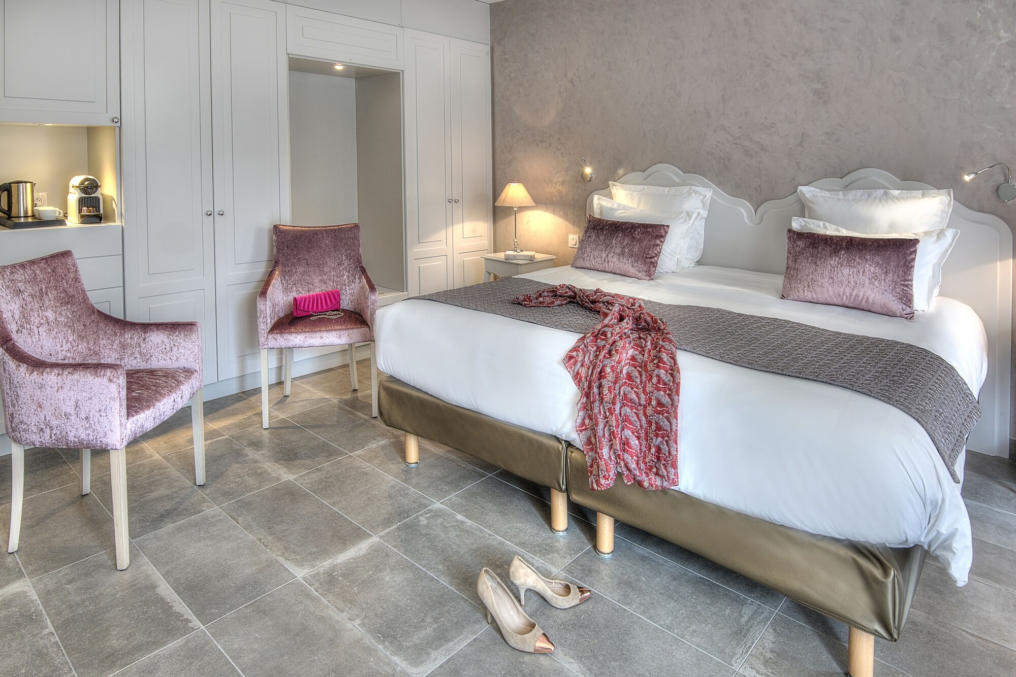 带露台的小型套房