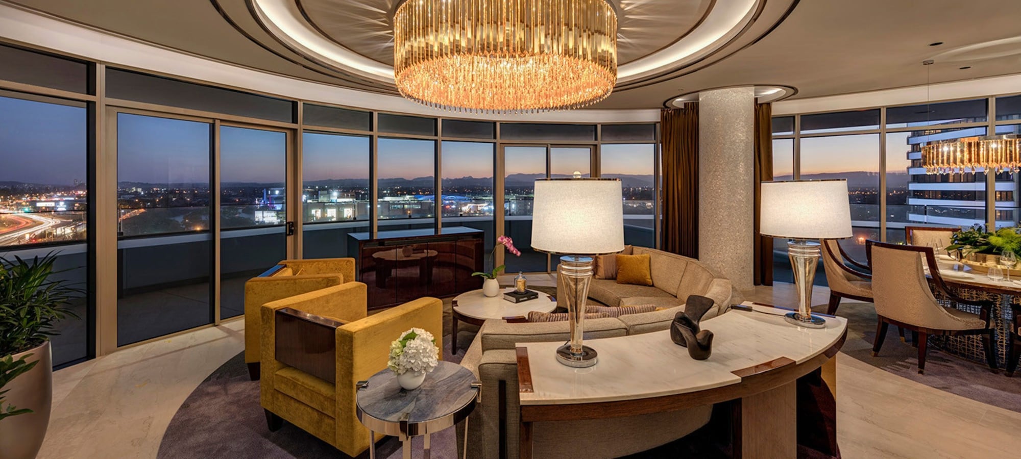 顶层豪华媒体套房