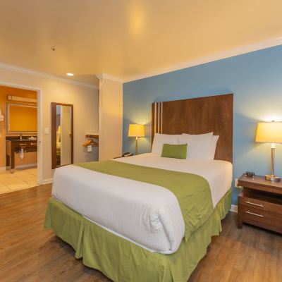 Queen Room - Disability Access Ocean Pacific Lodge Promo Code