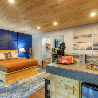 Deluxe Suite, 1 Queen Bed, Resort View (Pets Not Allowed) Redwoods River Resort Promo Code