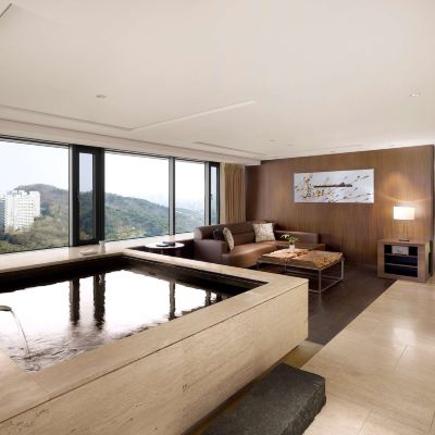 [Oasis Pool Package]Grand Premier Pool Suite+Oasis Outdoor&Indoor Pool+Fitness For 2 반얀 트리 클럽 & 스파 서울 쿠폰