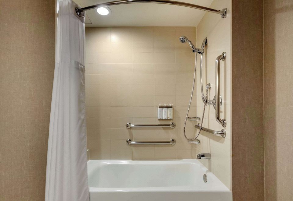 套房， 无障碍， 无烟房