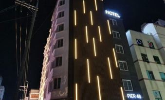Hotel Pier 48 - Housity