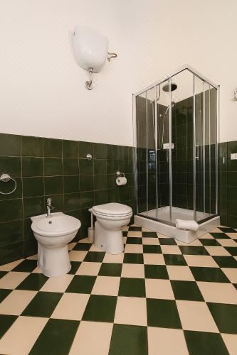 带阳台和海景的豪华双人房